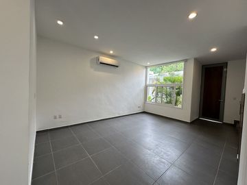 Casa en venta con vista al lago en privada Altozano, Mérida, Yucatán