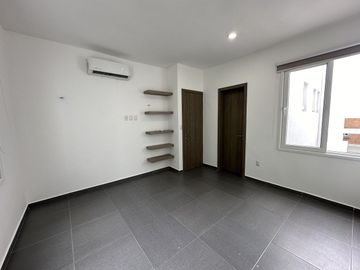 Casa en venta con vista al lago en privada Altozano, Mérida, Yucatán