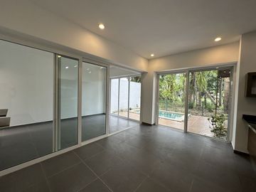 Casa en venta con vista al lago en privada Altozano, Mérida, Yucatán
