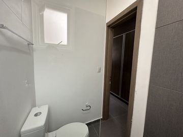 Casa en venta con vista al lago en privada Altozano, Mérida, Yucatán