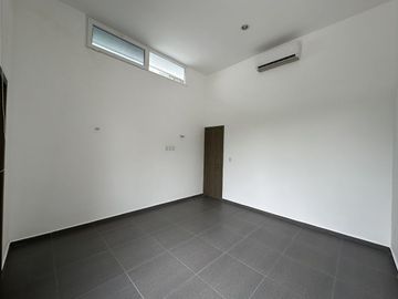 Casa en venta con vista al lago en privada Altozano, Mérida, Yucatán