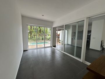 Casa en venta con vista al lago en privada Altozano, Mérida, Yucatán