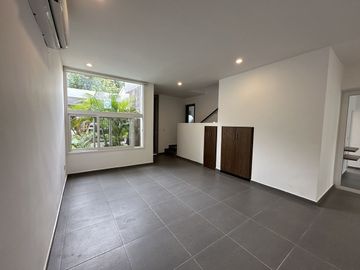 Casa en venta con vista al lago en privada Altozano, Mérida, Yucatán