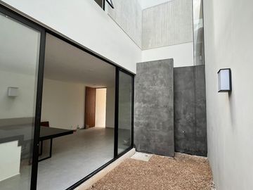Venta de casa con 3 recámaras en Temozón Norte