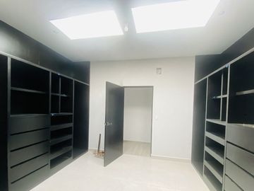 Casa en Venta, estricta Seguridad, El Uro, Monterrey, Nuevo León