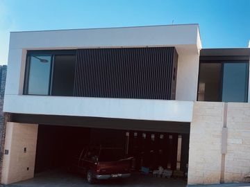 Casa en Venta, estricta Seguridad, El Uro, Monterrey, Nuevo León