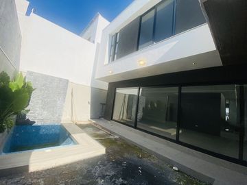 Casa en Venta, estricta Seguridad, El Uro, Monterrey, Nuevo León