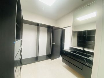Casa en Venta, estricta Seguridad, El Uro, Monterrey, Nuevo León