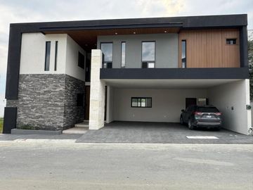 CASA EN VENTA EN BOSQUES DE LAS MISIONES