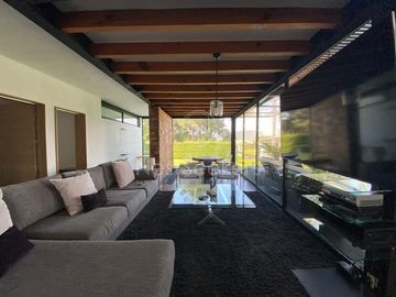 CASA EN VENTA, CERCA DE CLUB DE GOLF