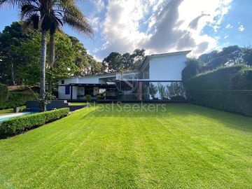 CASA EN VENTA, CERCA DE CLUB DE GOLF
