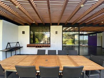 CASA EN VENTA, CERCA DE CLUB DE GOLF