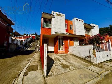 Casa en  Casa en venta en Mártires de Chicago, Zona Usbi en Xalapa Veracruz