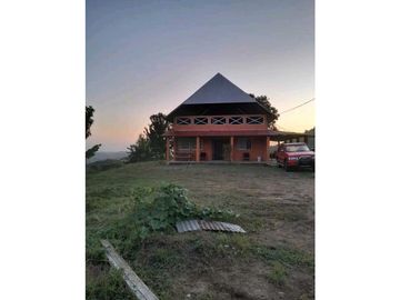 Se vende cabaña en Las Minas de Herrera.
