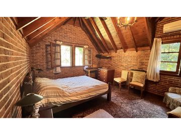 EN CARILO, CLASICO CHALET EN EXCELENTE UBICACIÓN