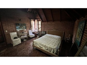EN CARILO, CLASICO CHALET EN EXCELENTE UBICACIÓN