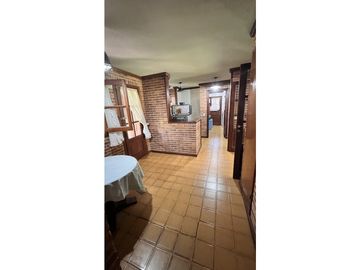 EN CARILO, CLASICO CHALET EN EXCELENTE UBICACIÓN