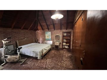 EN CARILO, CLASICO CHALET EN EXCELENTE UBICACIÓN