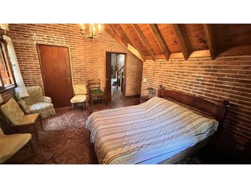EN CARILO, CLASICO CHALET EN EXCELENTE UBICACIÓN