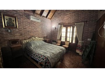 EN CARILO, CLASICO CHALET EN EXCELENTE UBICACIÓN
