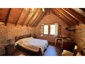 EN CARILO, CLASICO CHALET EN EXCELENTE UBICACIÓN