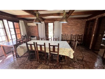 EN CARILO, CLASICO CHALET EN EXCELENTE UBICACIÓN