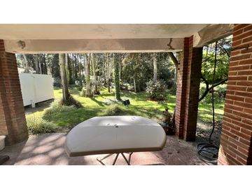 EN CARILO, CLASICO CHALET EN EXCELENTE UBICACIÓN