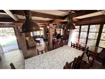 EN CARILO, CLASICO CHALET EN EXCELENTE UBICACIÓN
