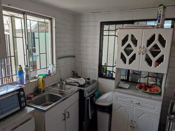 Excelente casa 4D/2B, dos pisos, con porche dos vehículos en comuna de Maipú