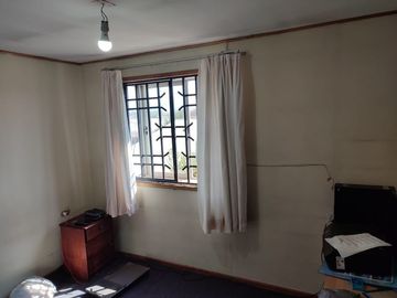 Excelente casa 4D/2B, dos pisos, con porche dos vehículos en comuna de Maipú