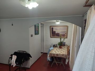 Excelente casa 4D/2B, dos pisos, con porche dos vehículos en comuna de Maipú