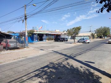 Excelente casa 4D/2B, dos pisos, con porche dos vehículos en comuna de Maipú