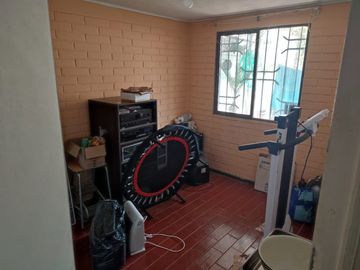 Excelente casa 4D/2B, dos pisos, con porche dos vehículos en comuna de Maipú