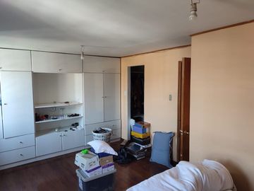 Excelente casa 4D/2B, dos pisos, con porche dos vehículos en comuna de Maipú