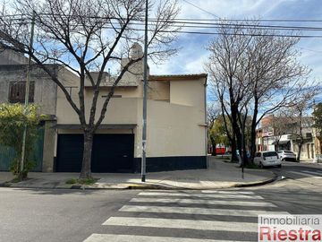 Casa en venta de 4 dormitorios c/ cochera en Nueva Pompeya