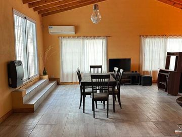 Casa en venta de 4 dormitorios c/ cochera en Nueva Pompeya