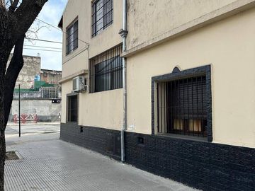 Casa en venta de 4 dormitorios c/ cochera en Nueva Pompeya
