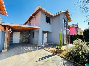 Santa Cruz, Casa en Barrio Residencial