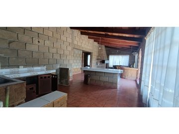OPORTUNIDAD, CASA EN VENTA VALLE DE BRAVO