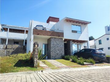 PREVENTA  CASA EN VALLE DE BRAVO RESIDENCIAL DEL BOSQUE