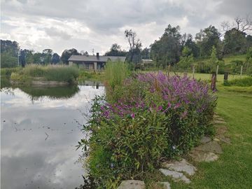 CASA EN VENTA EN VALLE DE BRAVO