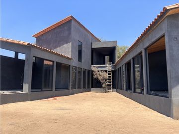 CASA EN VENTA EN VALLE DE BRAVO