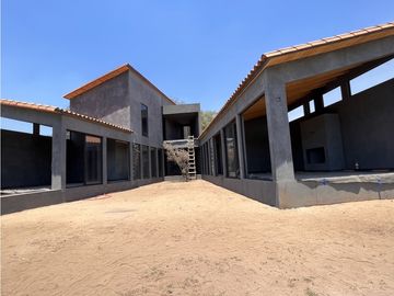 CASA EN VENTA EN VALLE DE BRAVO