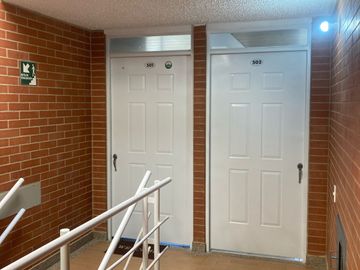 Se vende un hermoso apartamento ubicado en un quinto piso