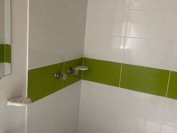 Se vende un hermoso apartamento ubicado en un quinto piso
