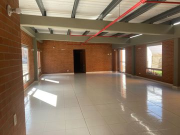 Se vende un hermoso apartamento ubicado en un quinto piso