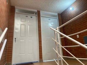 Se vende un hermoso apartamento ubicado en un quinto piso