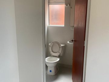 Se vende un hermoso apartamento ubicado en un quinto piso