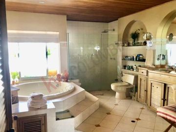 Venta de espectacular casa tipo mansión