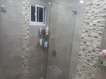 Venta espectacular casa de dos niveles en conjunto residencia